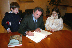 il Sindaco Maffei con i giovani scacchisti