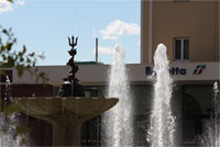 link a immagine grande fontana stazione